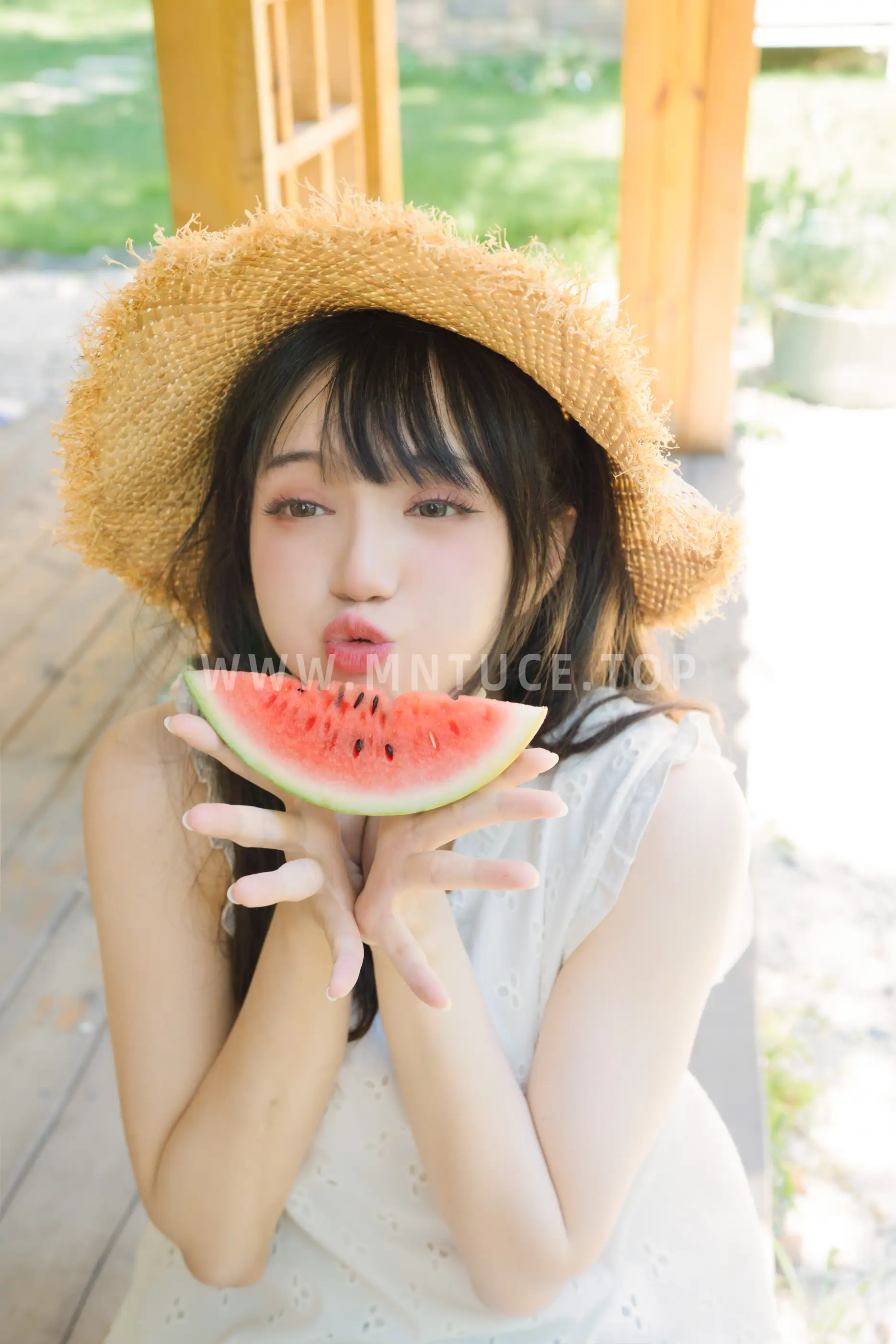 [YITUYU] 2022.09.05 Vol.1877 – Summer Girl and Watermelon Two plus six#[39P]-36